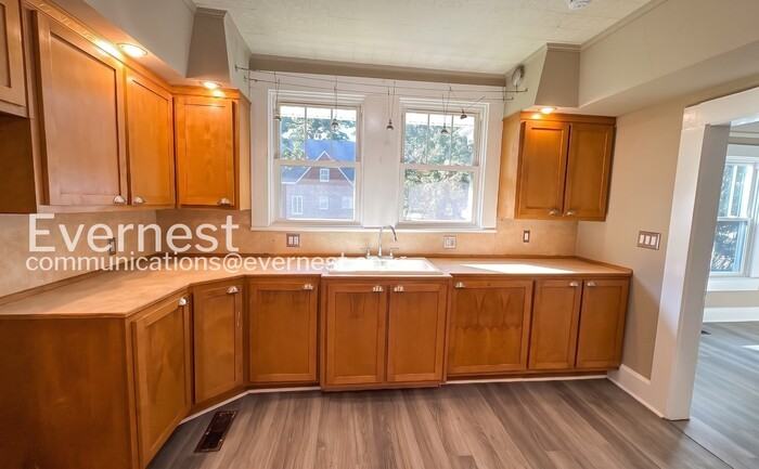 703 11th Ave - Photo 6 of 28
