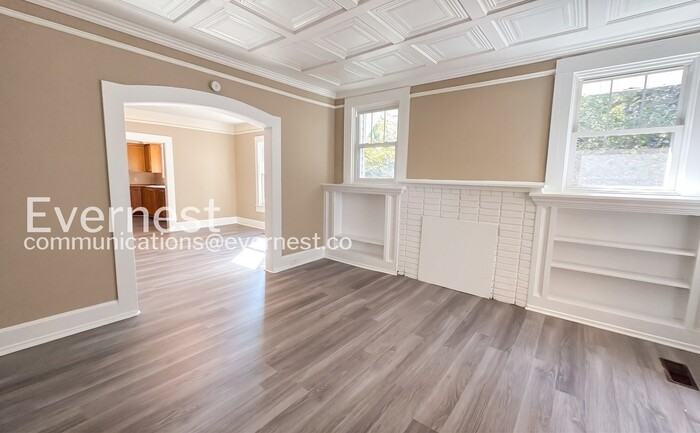 703 11th Ave - Photo 7 of 28