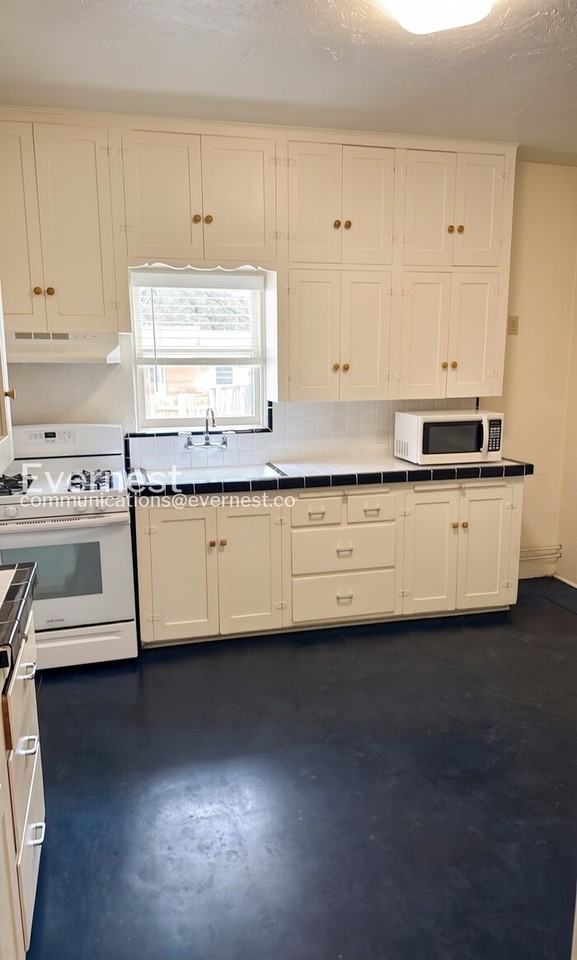 1226 N Olsen Ave - Photo 5 of 24