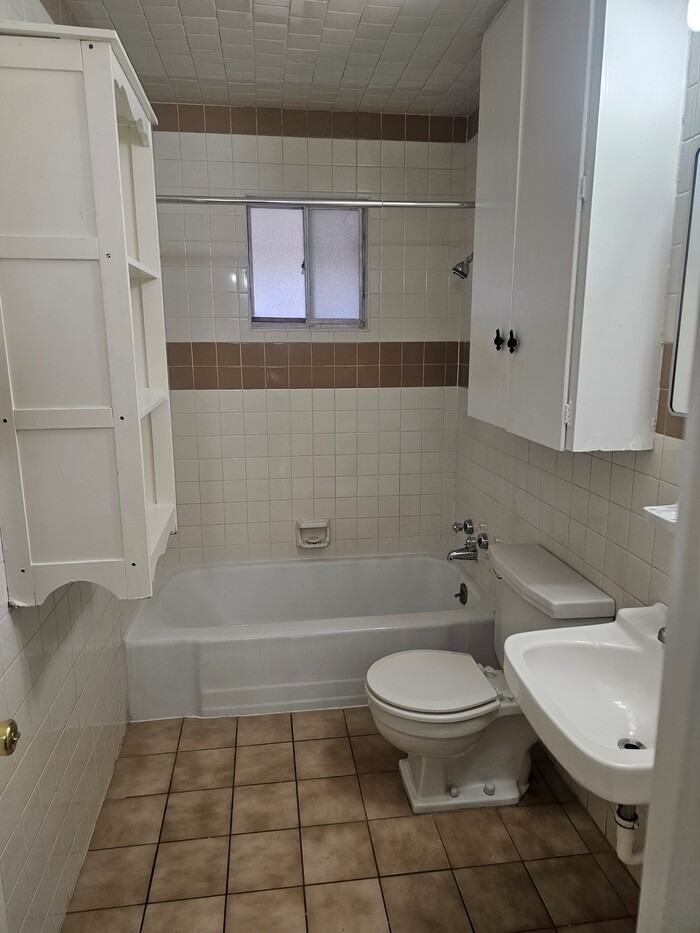 5505 A St #B - Photo 2 of 7