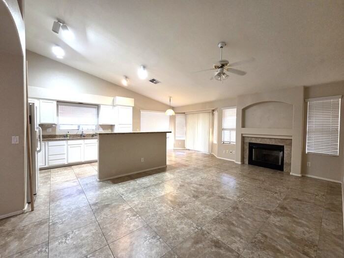 5331 W Pontiac Dr - Photo 2 of 15