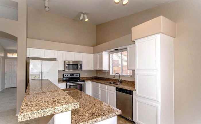 5331 W Pontiac Dr - Photo 4 of 15
