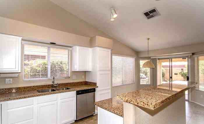 5331 W Pontiac Dr - Photo 5 of 15