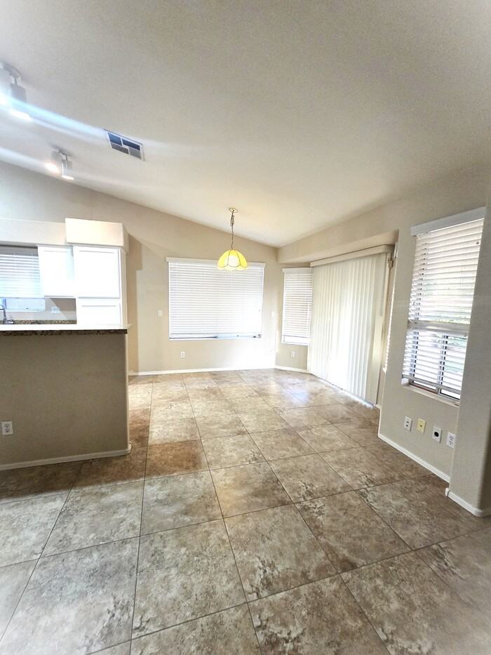 5331 W Pontiac Dr - Photo 6 of 15
