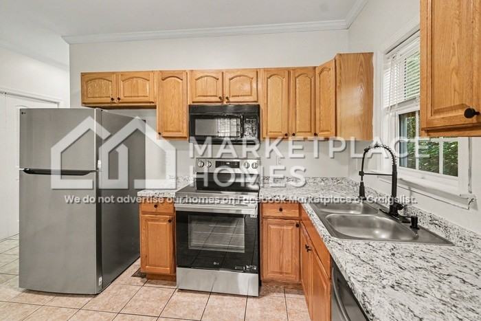 2202 Addison Pl Nw #B - Photo 7 of 17