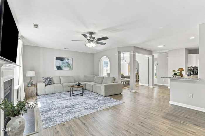 755 Sycamore Springs Dr - Photo 4 of 50