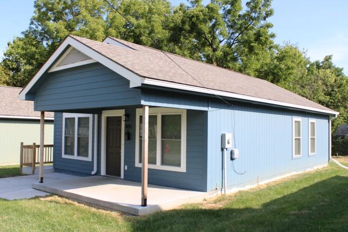 305 E Short Ave - Photo 4 of 33