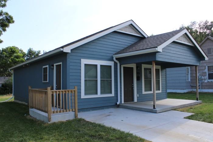 305 E Short Ave - Photo 5 of 33