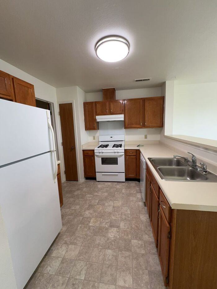 268 Wilder Ct - Photo 4 of 7