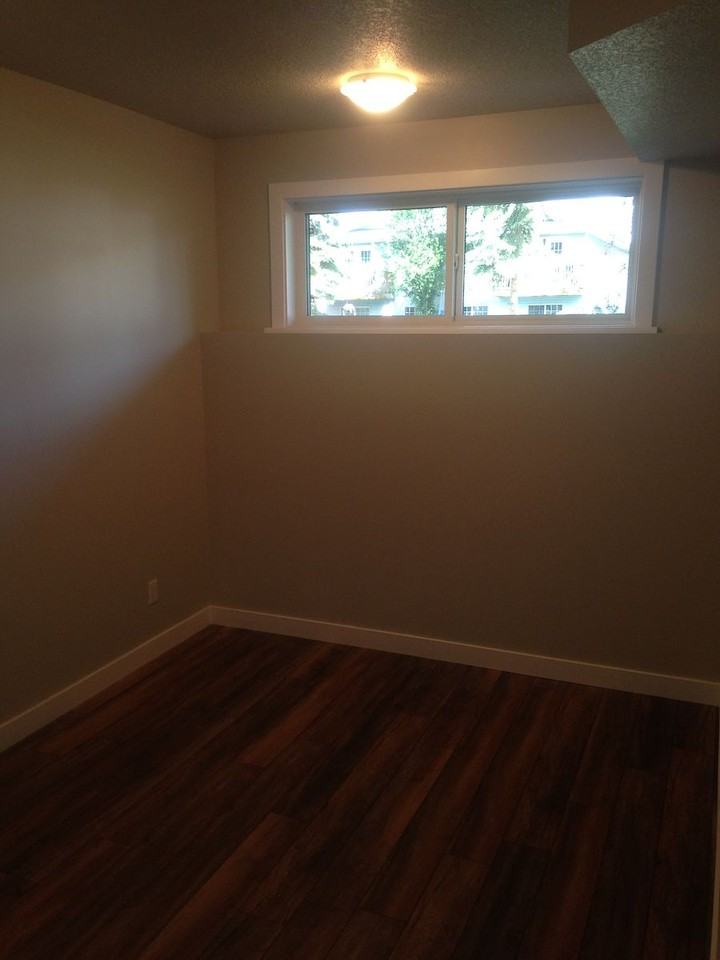 4709 54 Ave - Photo 6 of 11