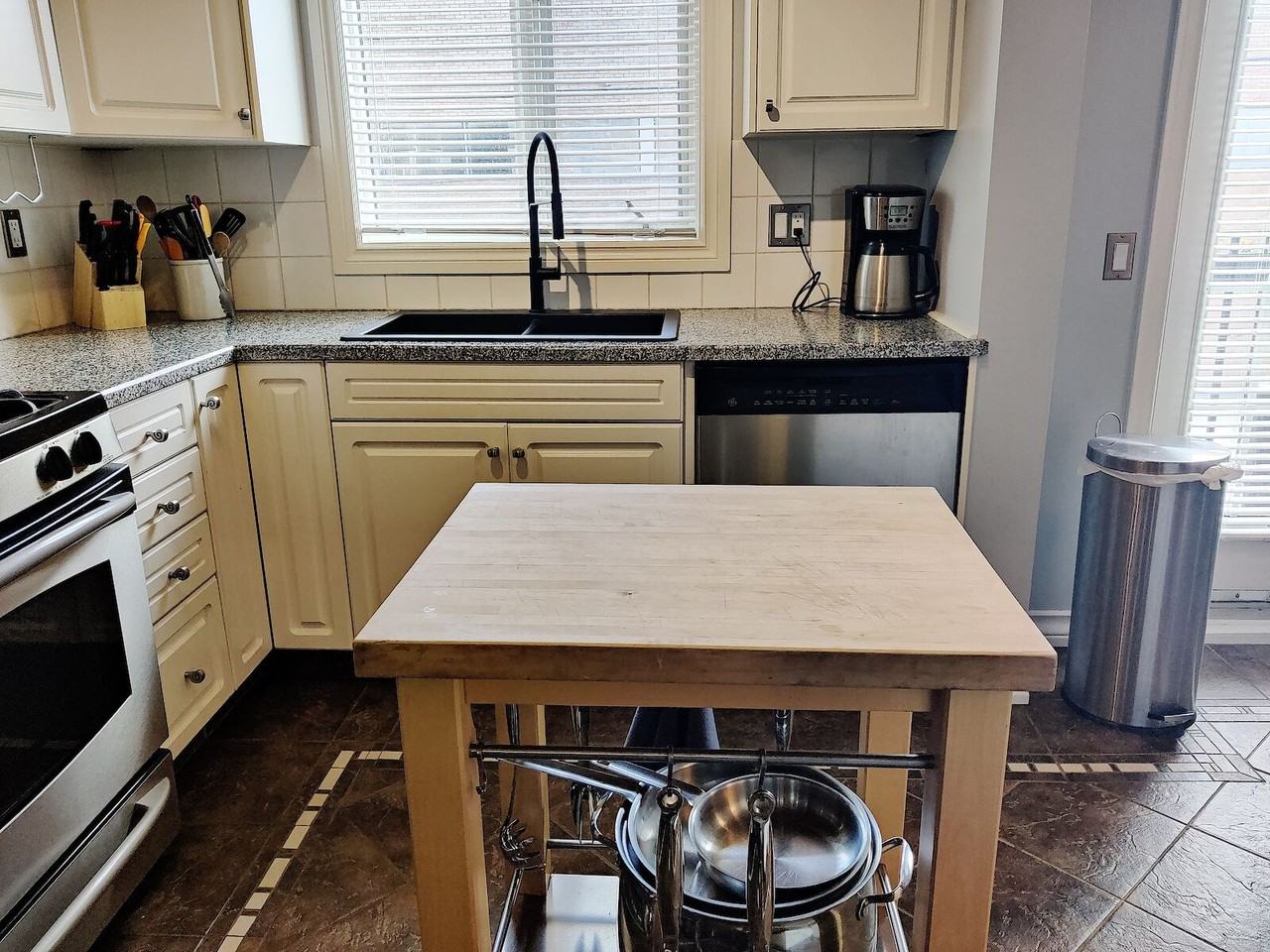 1339 - 1339 14 Avenue Southwest - Photo 4 of 13