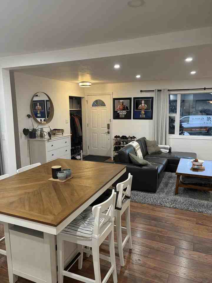2015 Vaughan St Ne - Photo 4 of 21