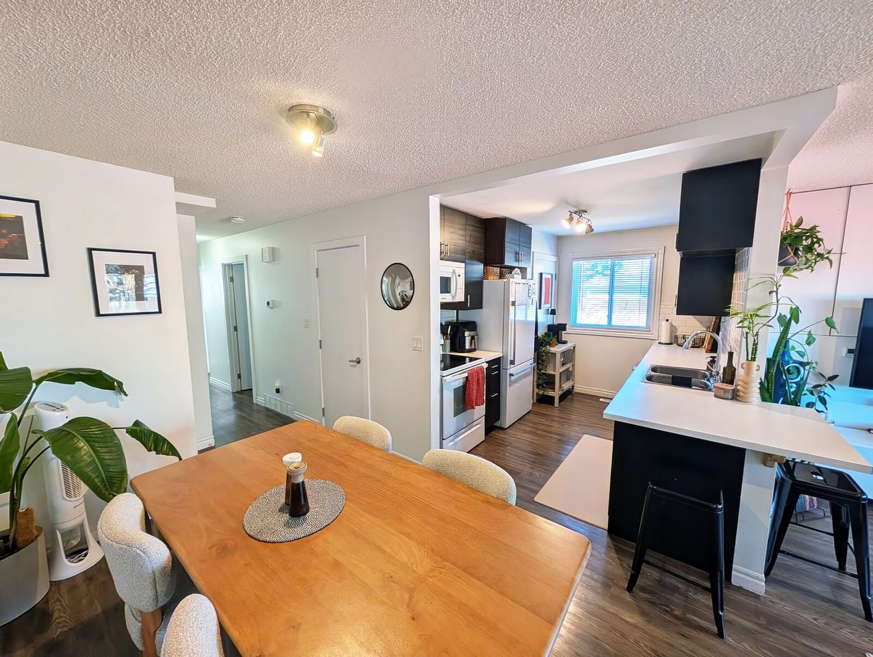 8351 34 Ave Nw - Photo 5 of 13