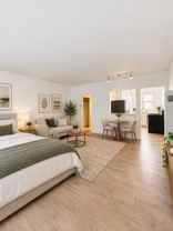 1327 N Laurel Ave #5 - Photo 1 of 1