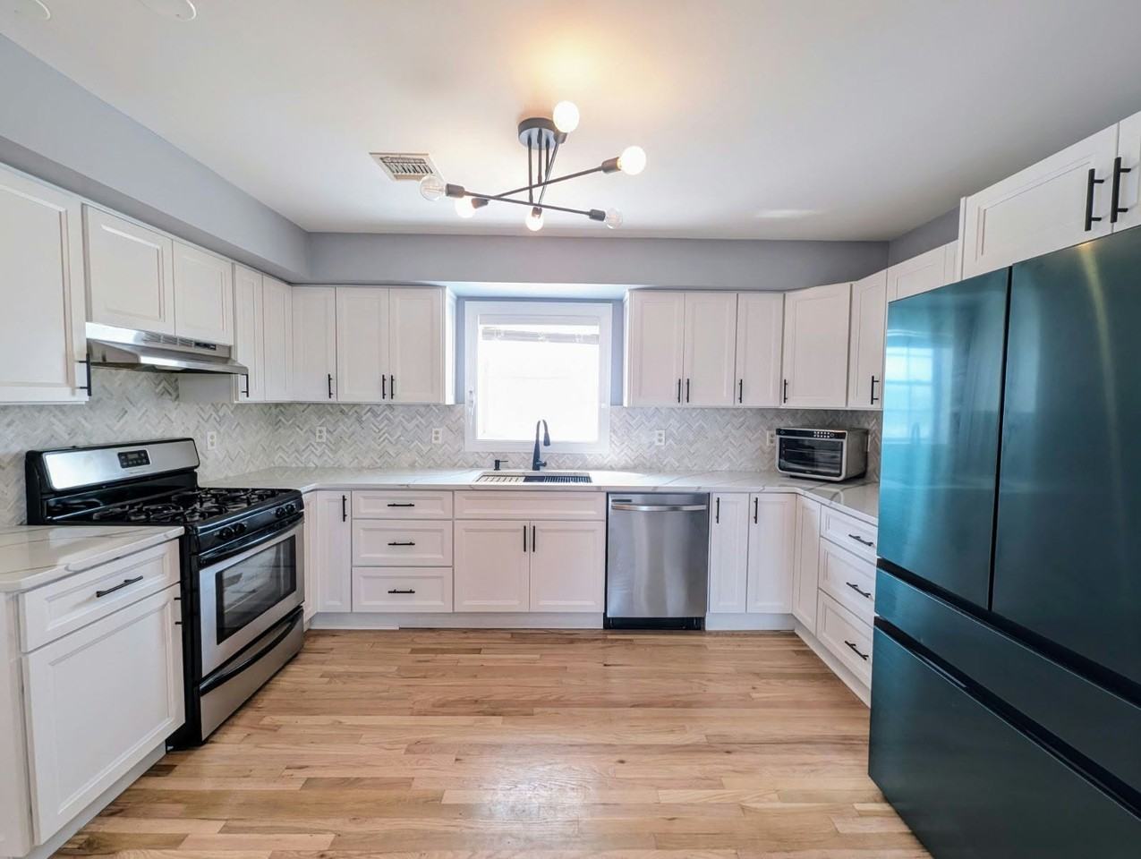 726 23rd St #3 - Photo 3 of 24