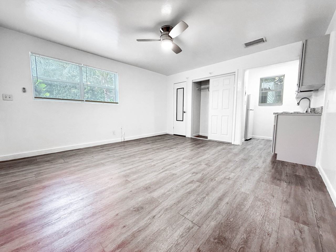 521 S Federal Hwy #7 - Photo 2 of 10