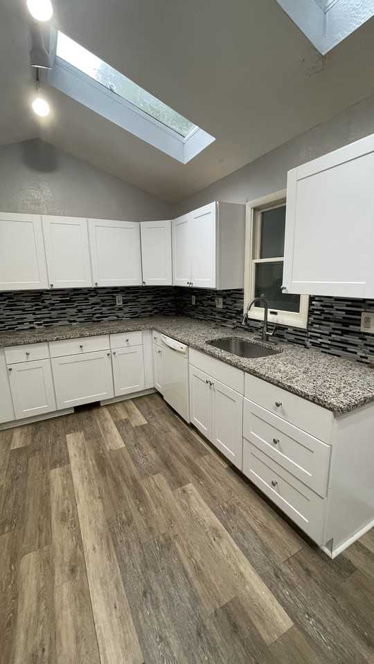 421 Mary St #NA - Photo 6 of 24