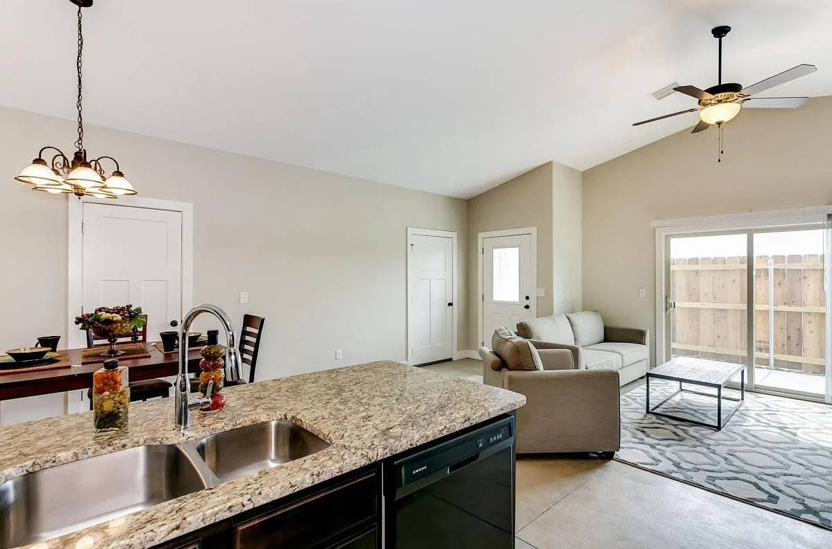 6412 S Vassar Ave #6412 - Photo 4 of 14