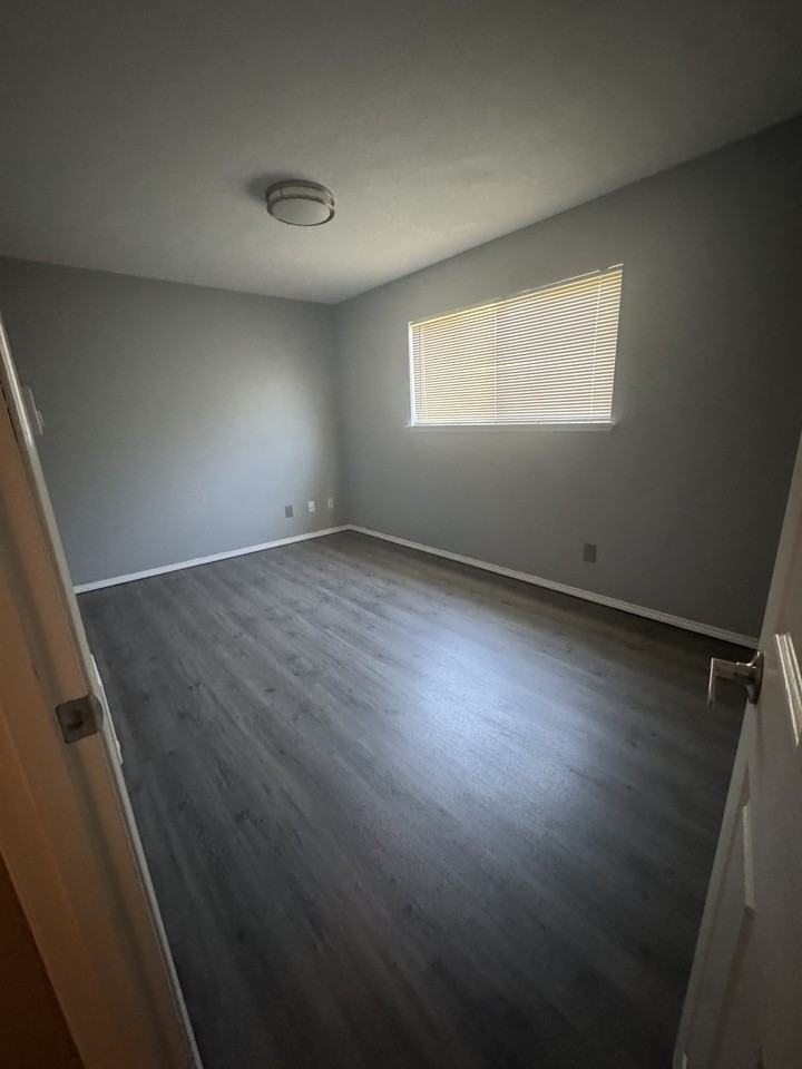 225 Se Hood Ave #225-255 - Photo 5 of 18