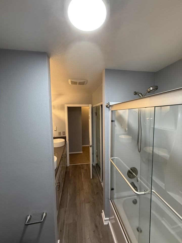 225 Se Hood Ave #225-255 - Photo 6 of 18