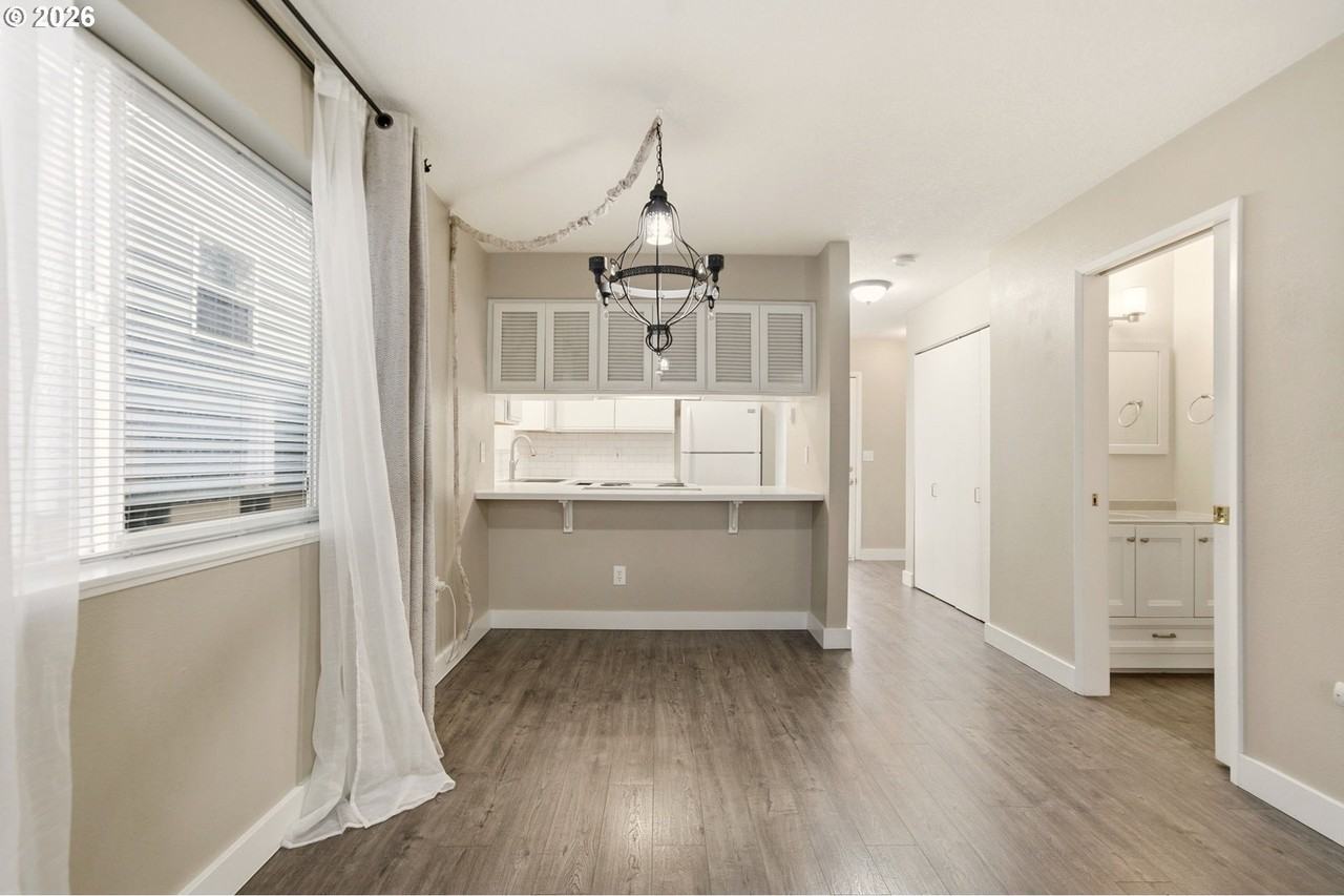 622 Nw Hill St #NA - Photo 6 of 19