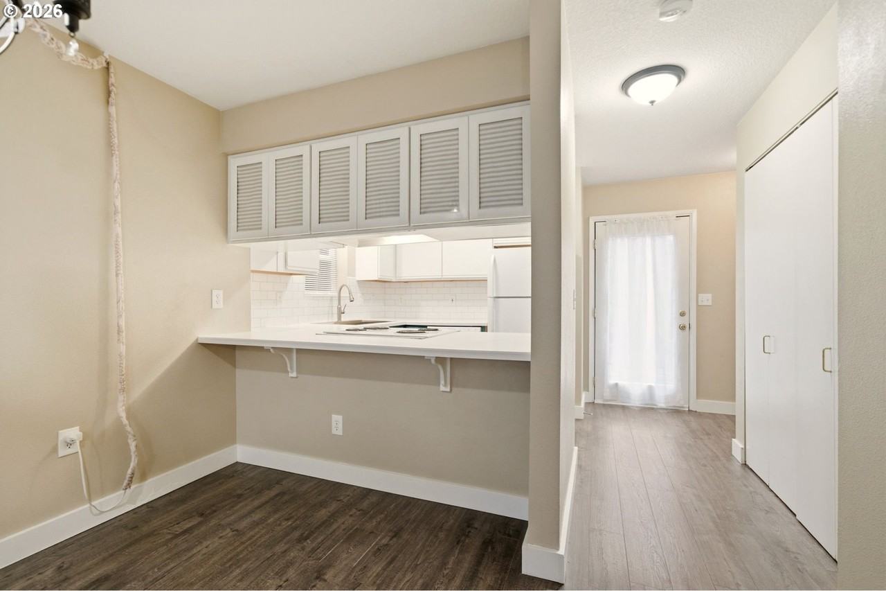 622 Nw Hill St #NA - Photo 7 of 19