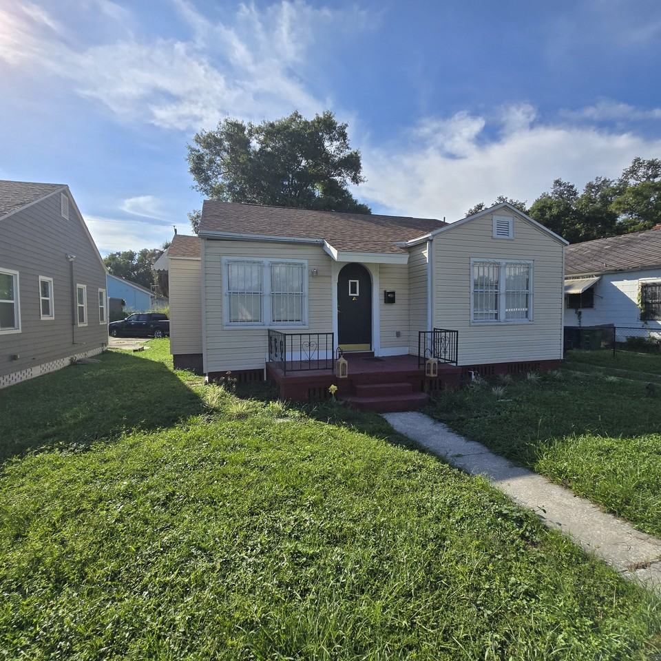 3404 N Avon Ave #NA - Photo 2 of 8