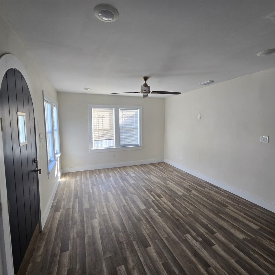 3404 N Avon Ave #NA - Photo 3 of 8
