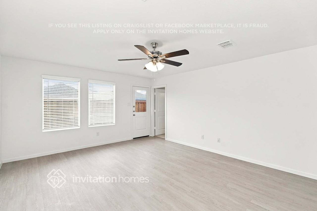 1633 Black Kite Ln - Photo 4 of 17