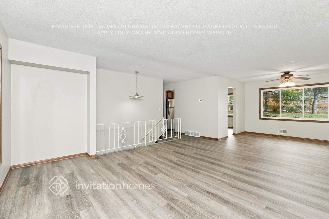 284 Dupont St - Photo 4 of 18