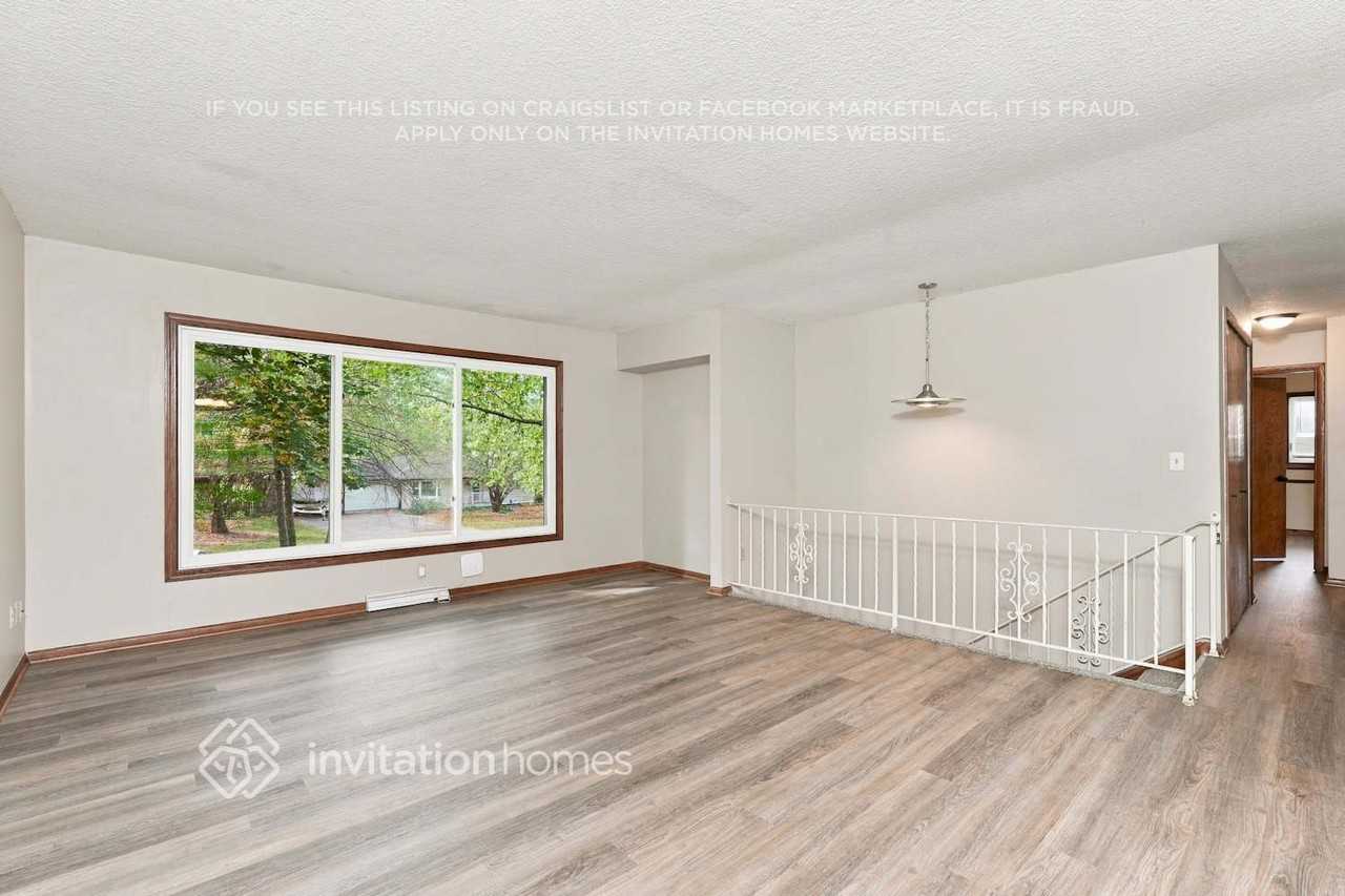 284 Dupont St - Photo 5 of 18