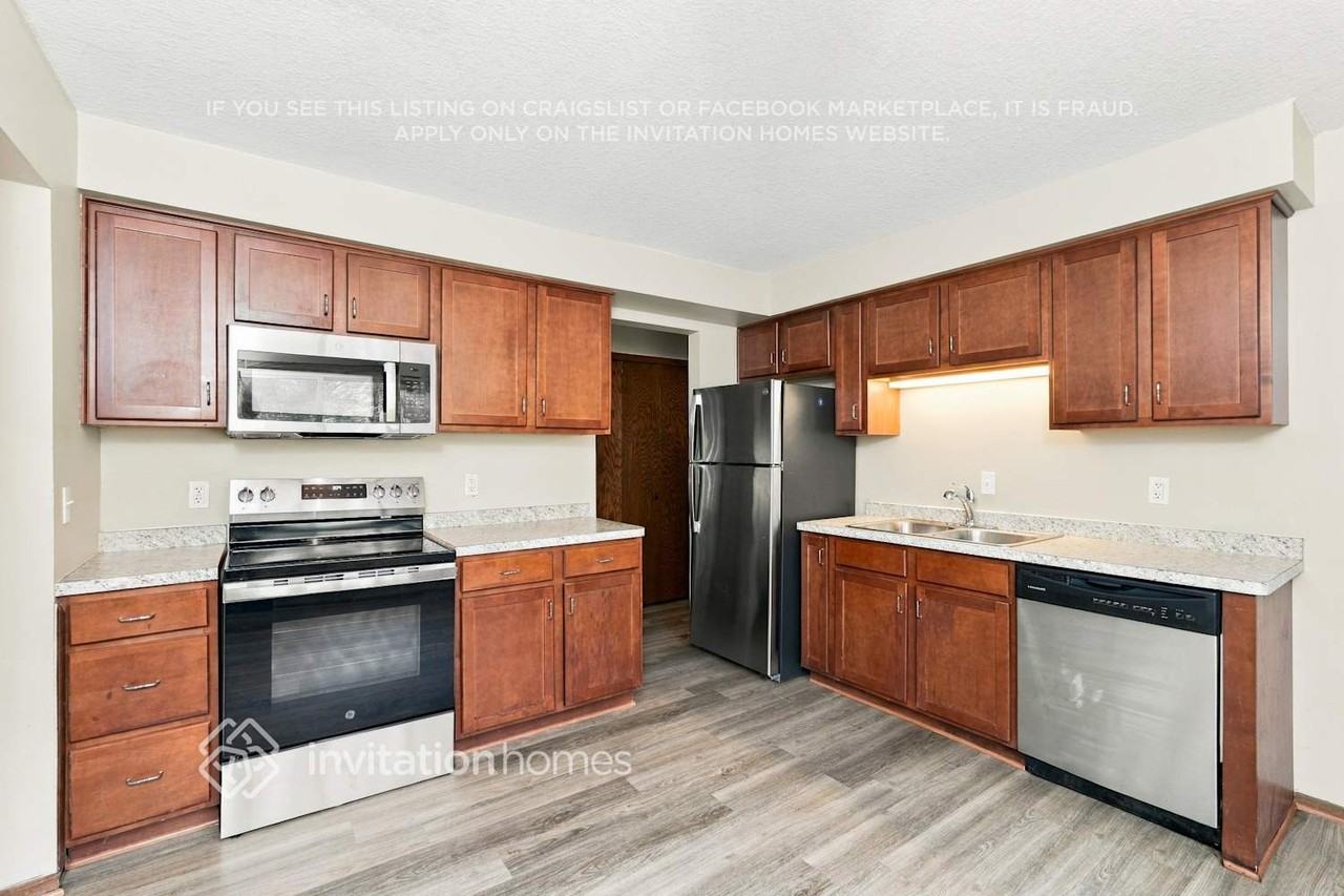 284 Dupont St - Photo 7 of 18
