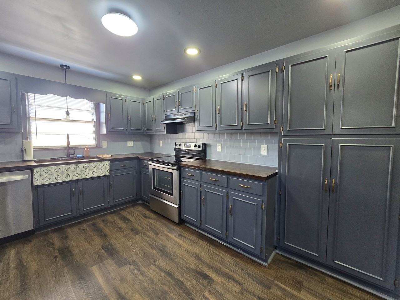404 N College St #1 - Photo 3 of 10