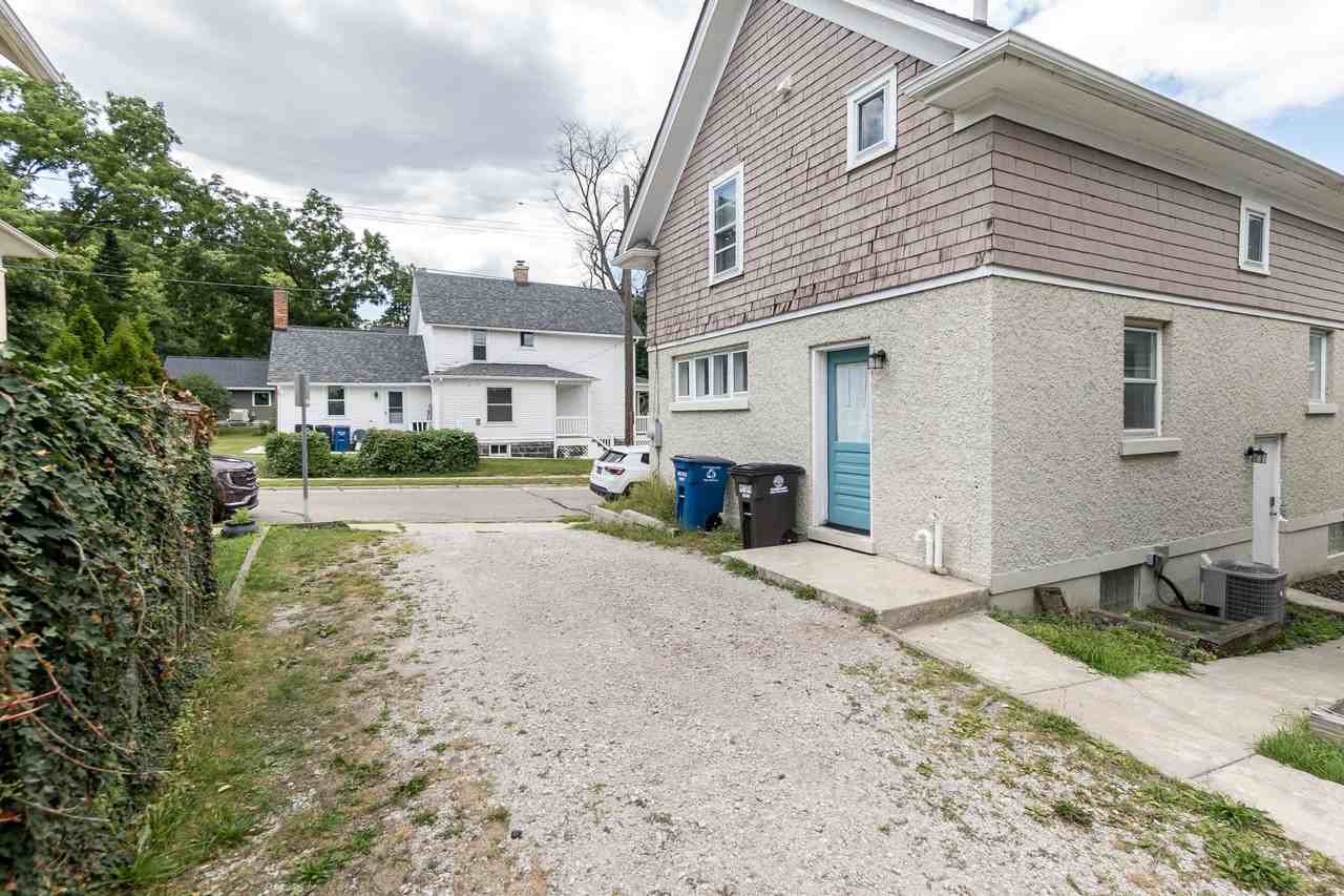 223 W Mosley St #1 - Photo 5 of 42
