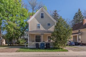 featured image of 917 Sylvan Ave #1