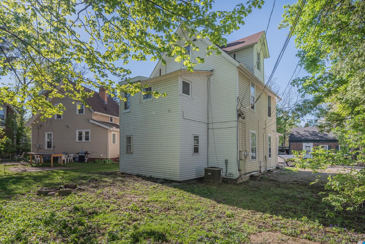 917 Sylvan Ave #1 - Photo 4 of 49