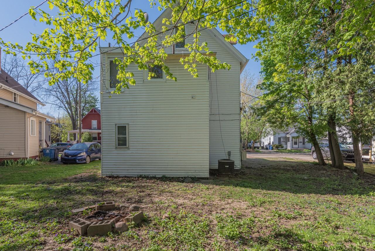 917 Sylvan Ave #1 - Photo 5 of 49