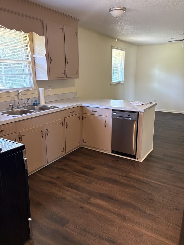 1003 Greenleaf Rd #1 - Photo 2 of 16