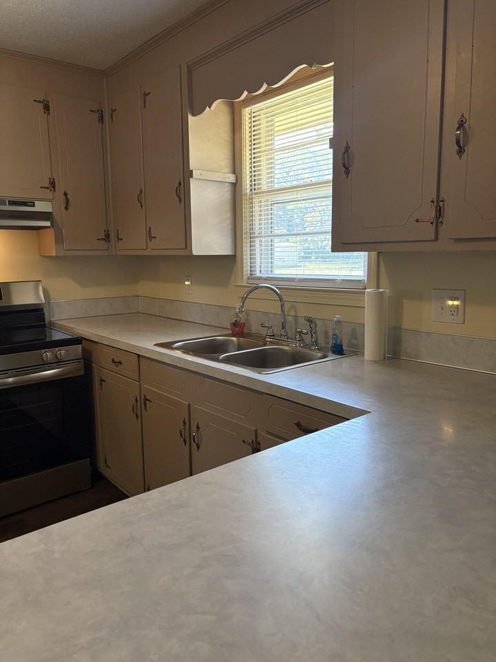 1003 Greenleaf Rd #1 - Photo 4 of 16
