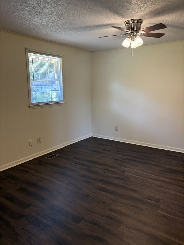 1003 Greenleaf Rd #1 - Photo 5 of 16