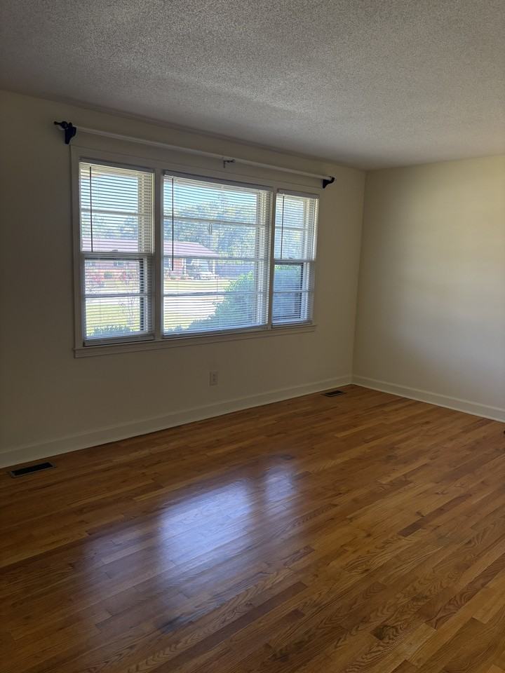 1003 Greenleaf Rd #1 - Photo 6 of 16