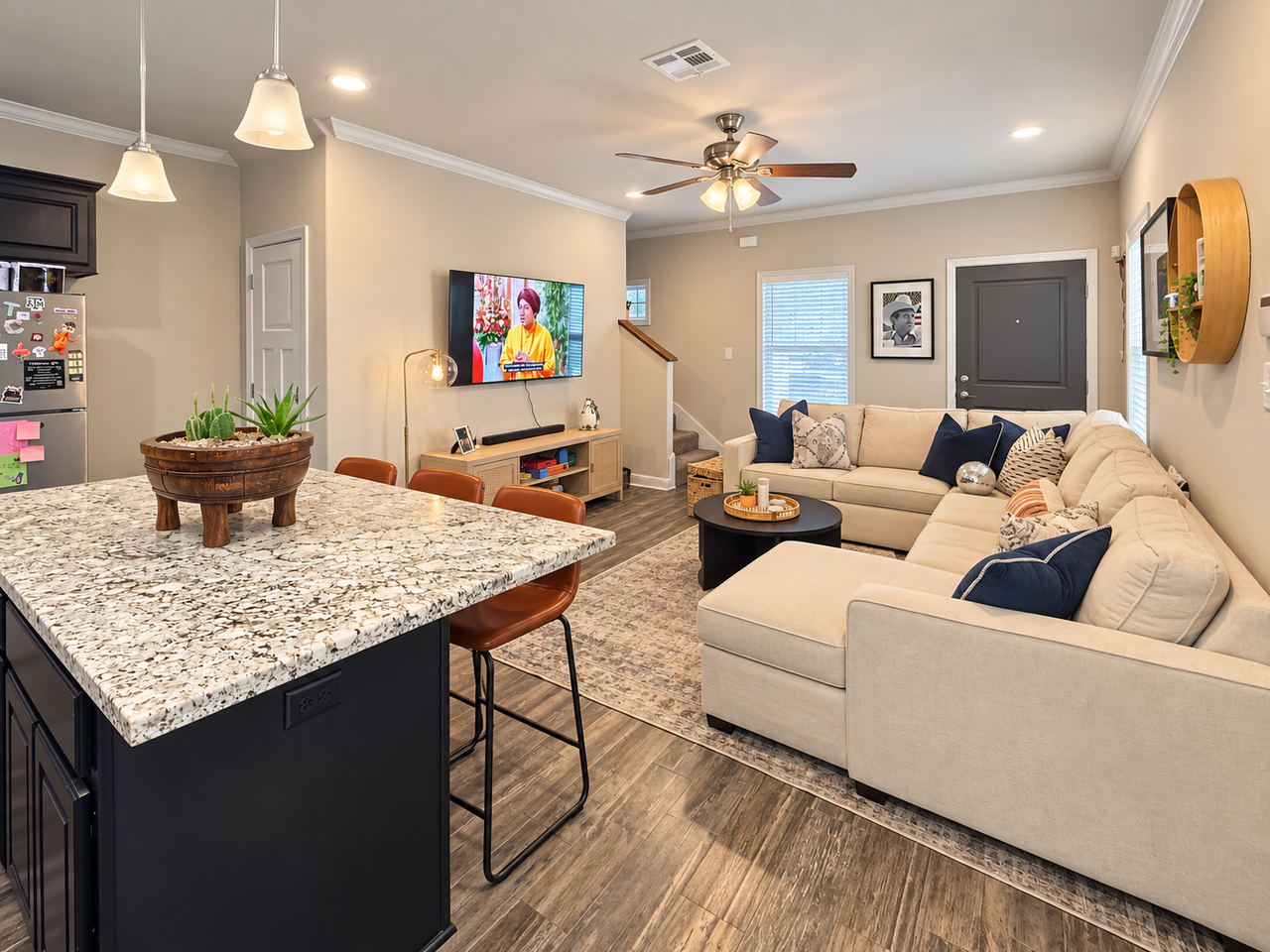 400 Poplar St #1 - Photo 3 of 14