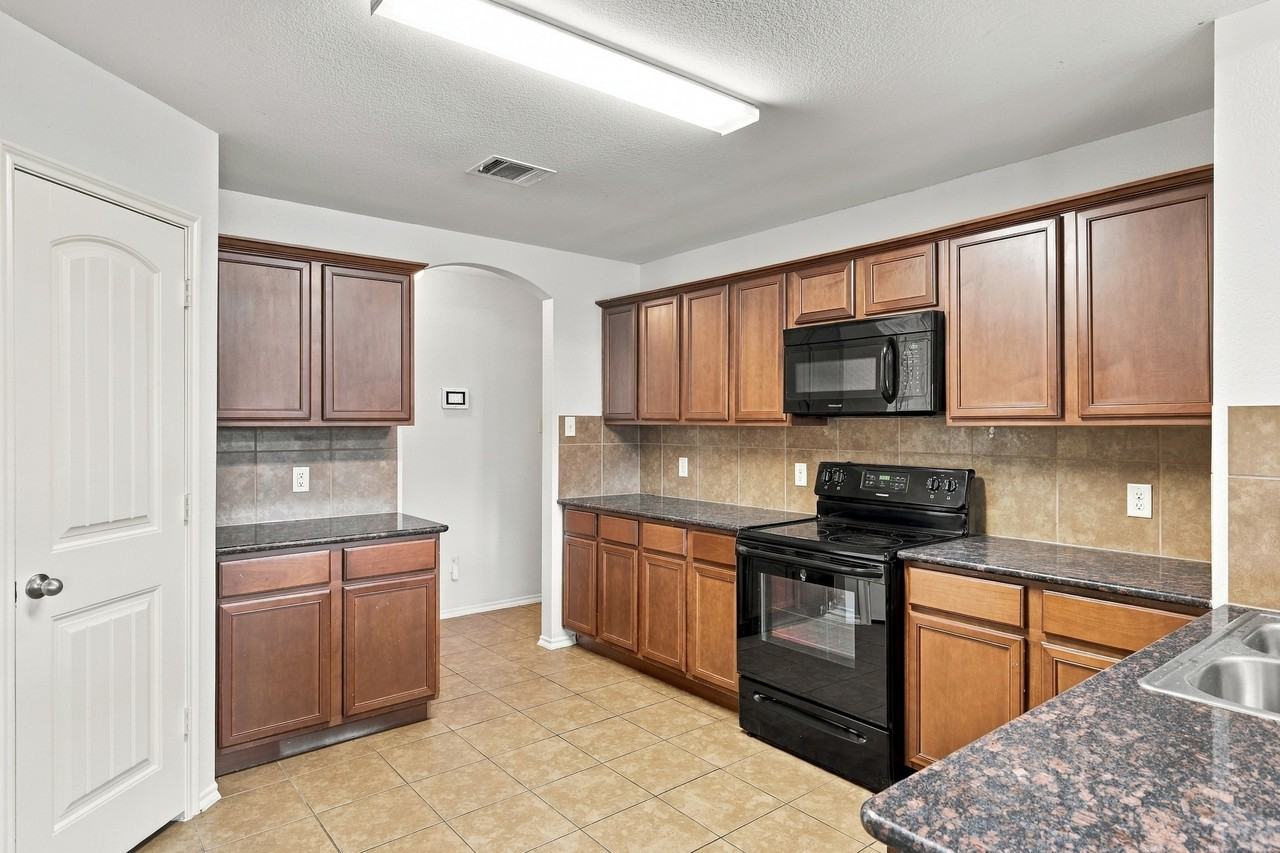 3212 Elam Dr #1 - Photo 2 of 23