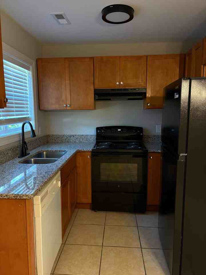 416 Wedgewood Ave #416 - Photo 3 of 9