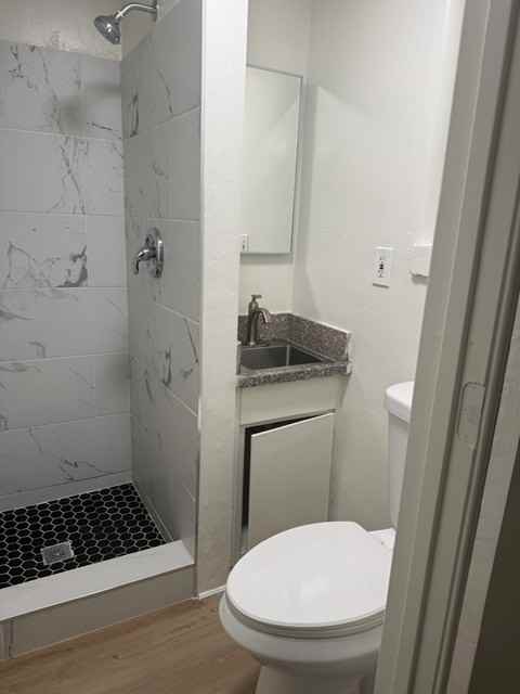 604 Woodrow Ave #B - Photo 5 of 6