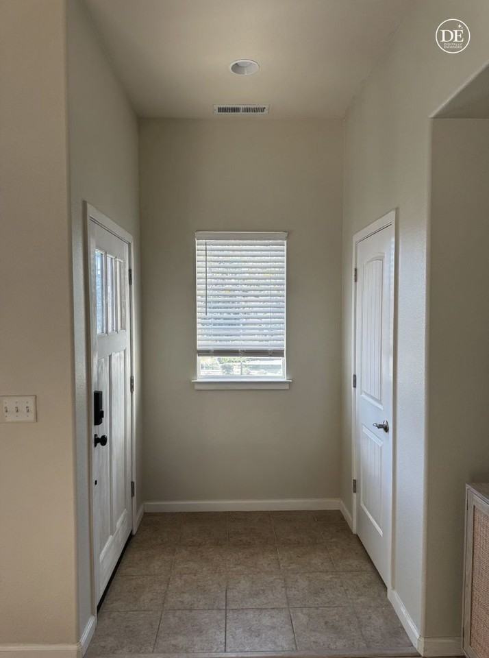 1405 Yosemite Dr #1 - Photo 5 of 31