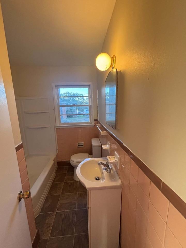 607 Durst Ave E #1 - Photo 3 of 5