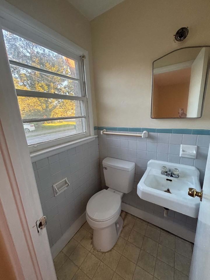 607 Durst Ave E #1 - Photo 5 of 5