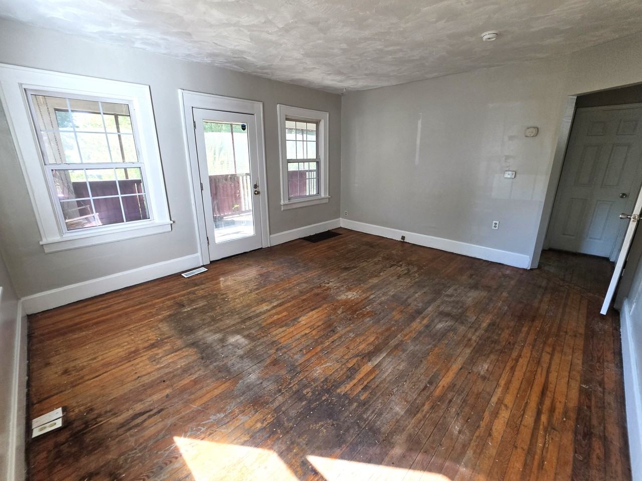 1051 W Calhoun St #1 - Photo 4 of 14
