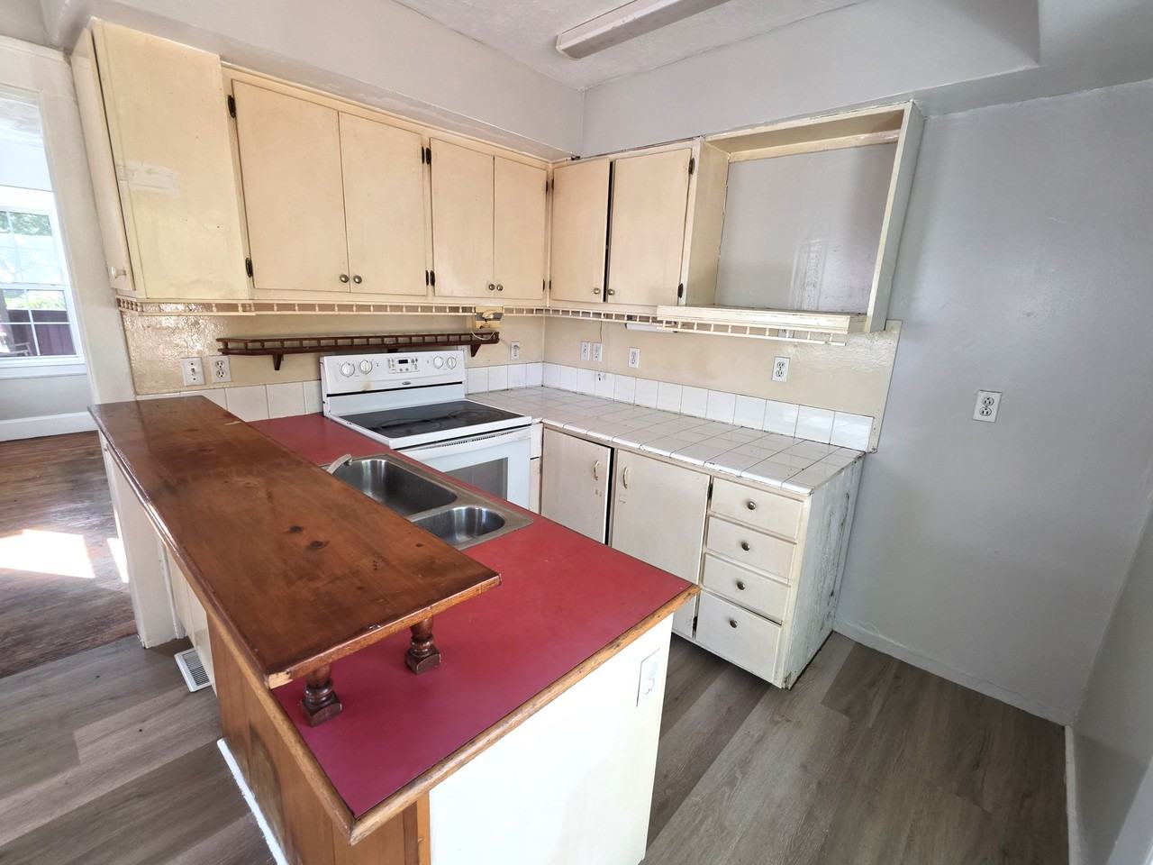 1051 W Calhoun St #1 - Photo 6 of 14
